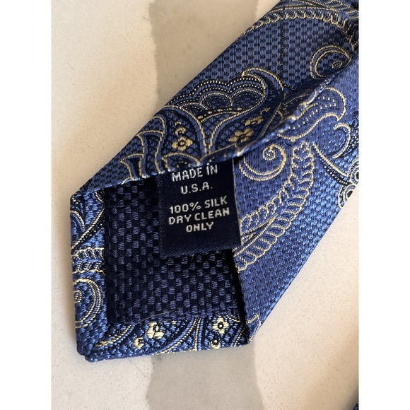 Daniel Cremieux Paisley Gold And Dark Blue. 59" X 3" - Picture 3 of 3